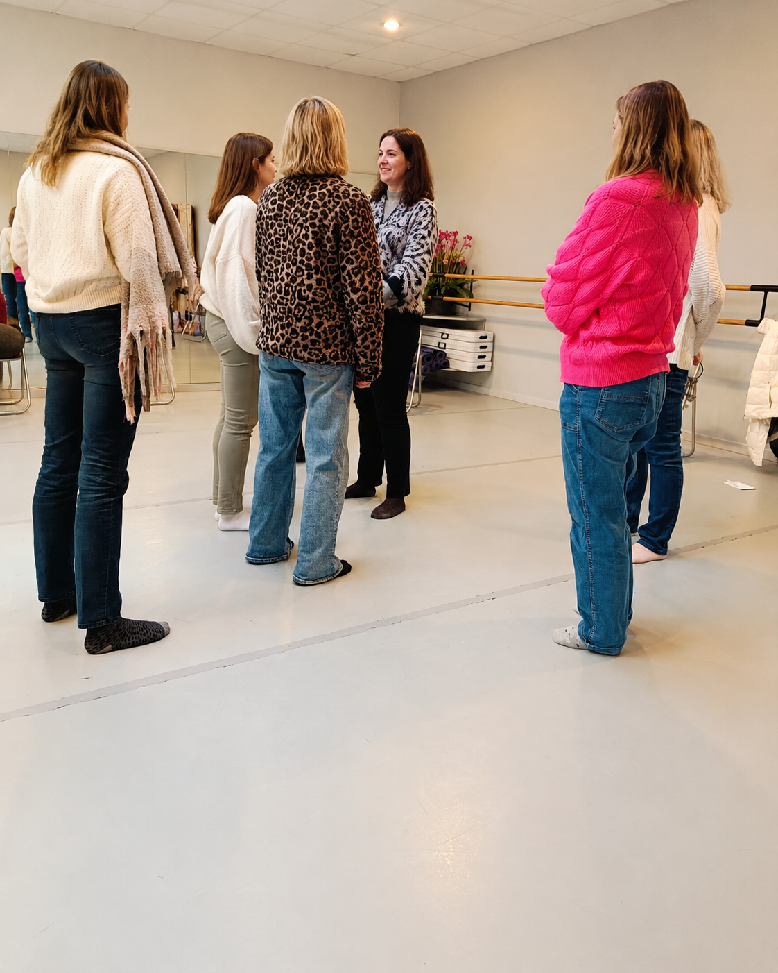 Deelnemers vormen samen een therapeutische opstelling bij Folivora